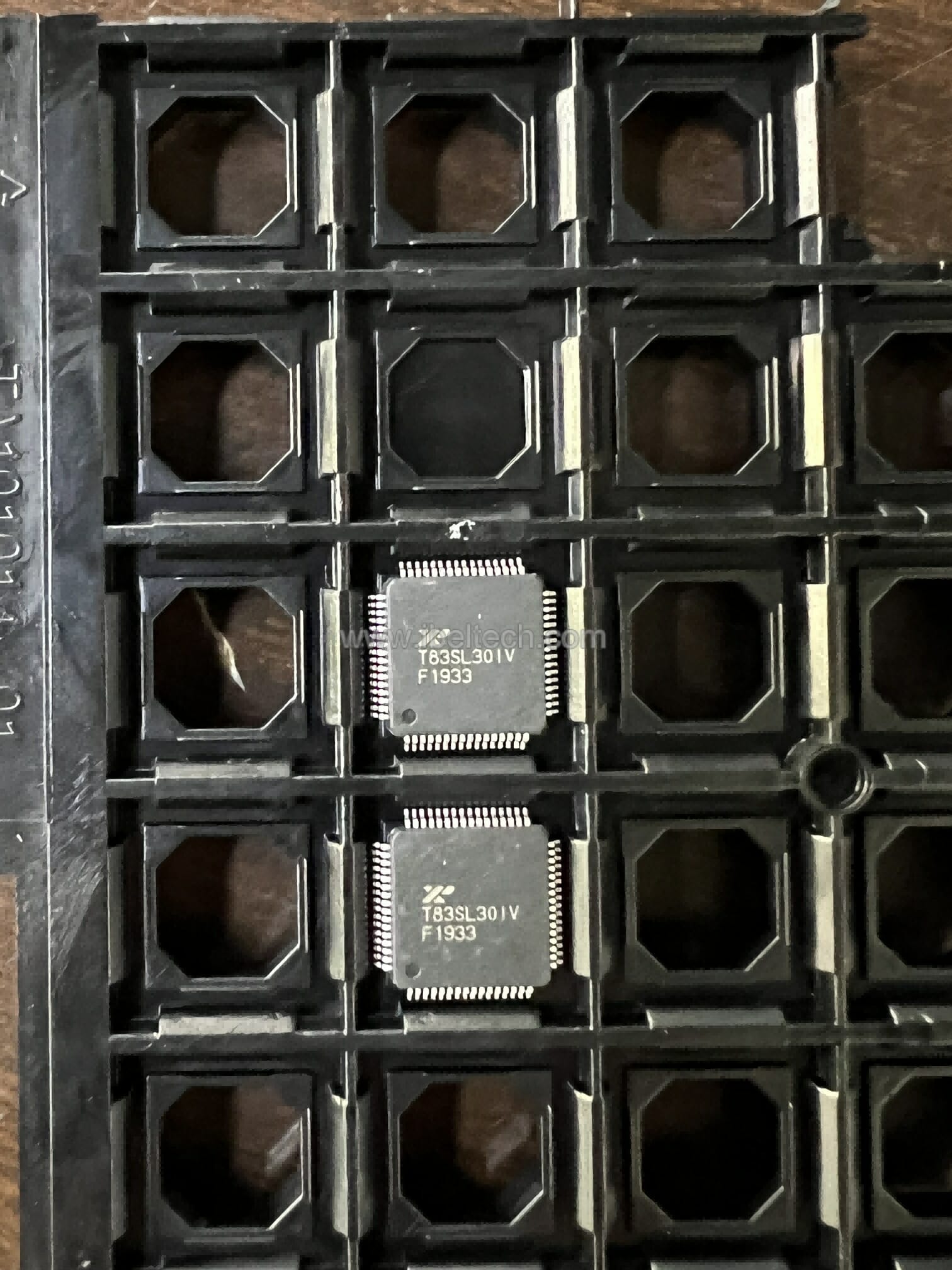 XRT83SL30IV-F